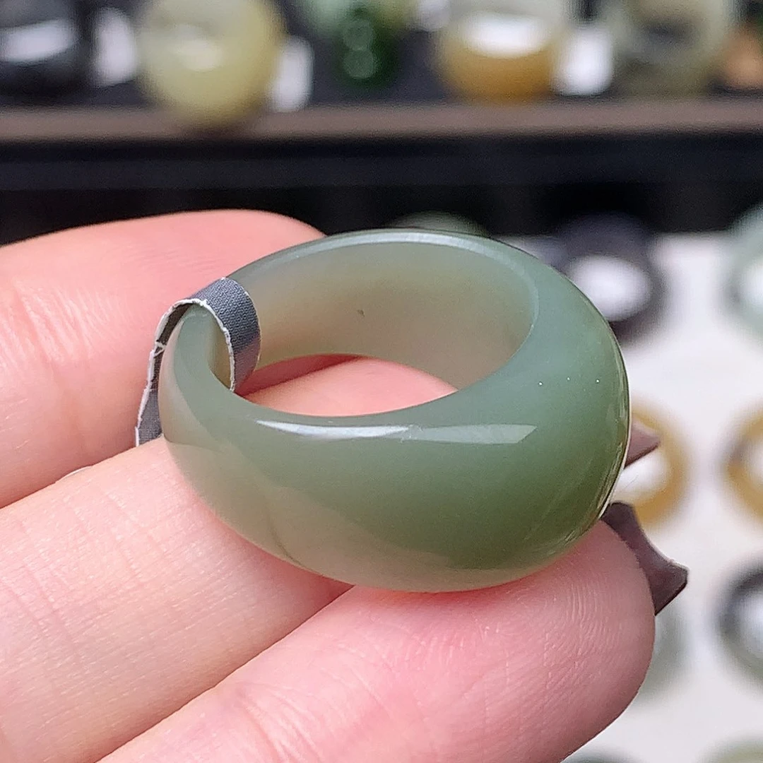 未镶嵌戒指和田玉