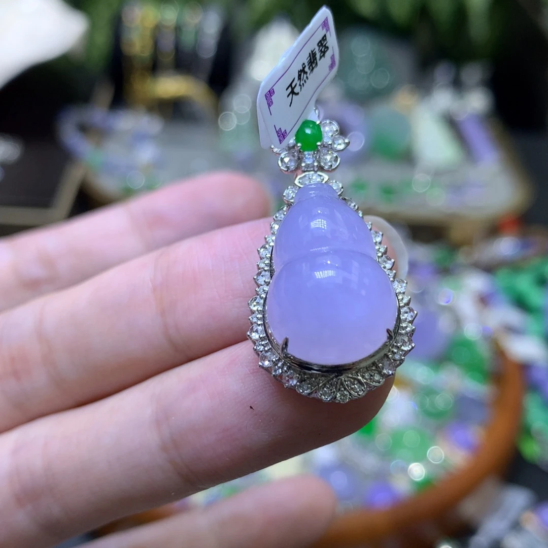 颈饰18K金镶嵌翡翠