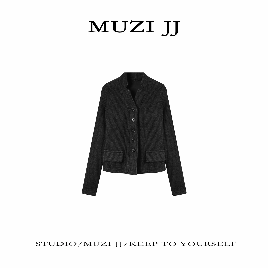 MUZI-晶晶专属-B1230法式精致小众设计感胸花西服宽松针织外套