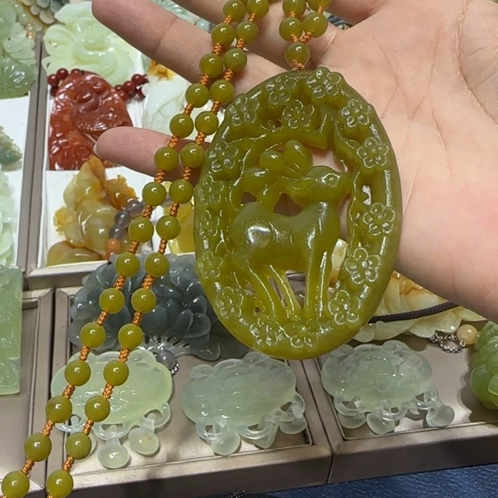 蛇纹石玉吊坠未镶嵌