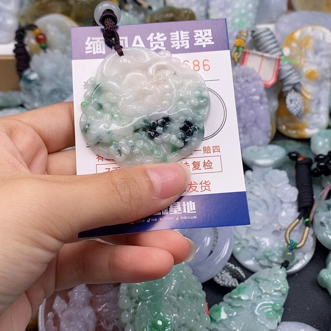 吊坠(不含链)未镶嵌翡翠