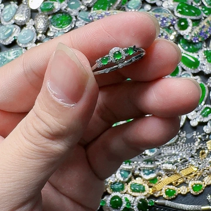 翡翠颈饰未镶嵌天然A货翡翠放漏