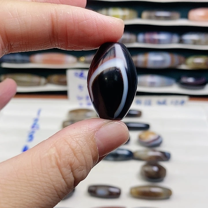 藤***式玛瑙/玉髓未镶嵌颈饰