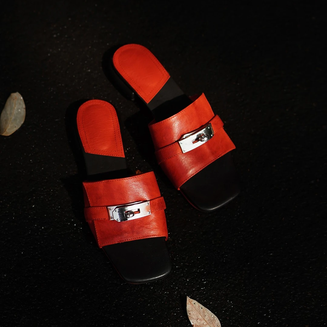 夏季外穿法式软皮平底拖鞋金属扣凉一字拖配裙子休闲沙滩罗马凉鞋