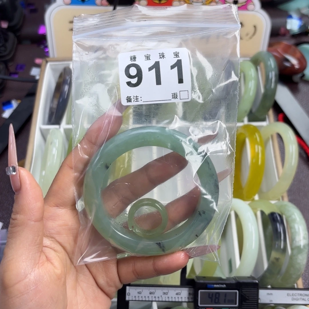 ****姐蛇纹石玉未镶嵌手镯