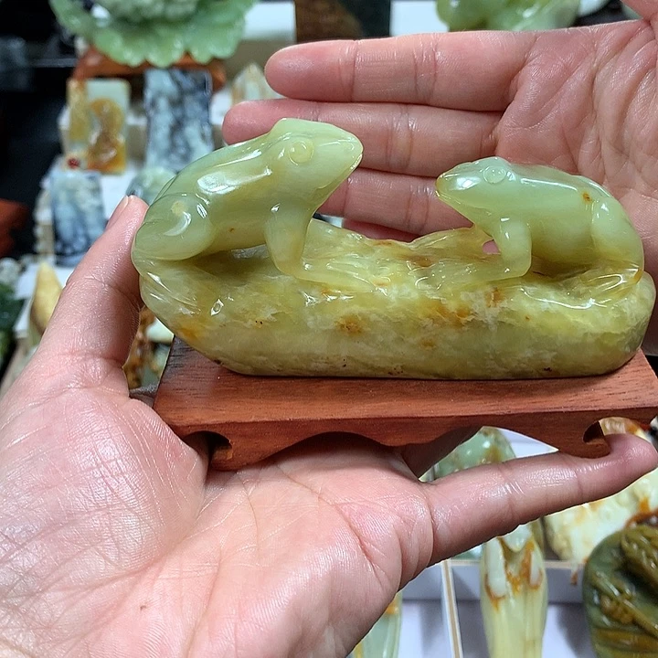 蛇纹石玉手把件未镶嵌尹****：