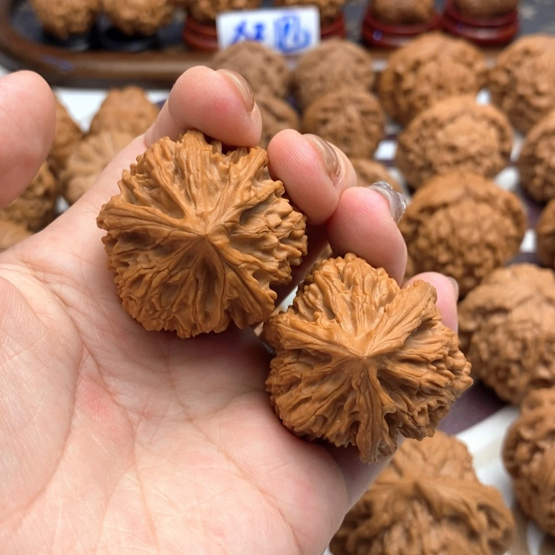 【闪购商品】文玩核桃把件38尺文山奔