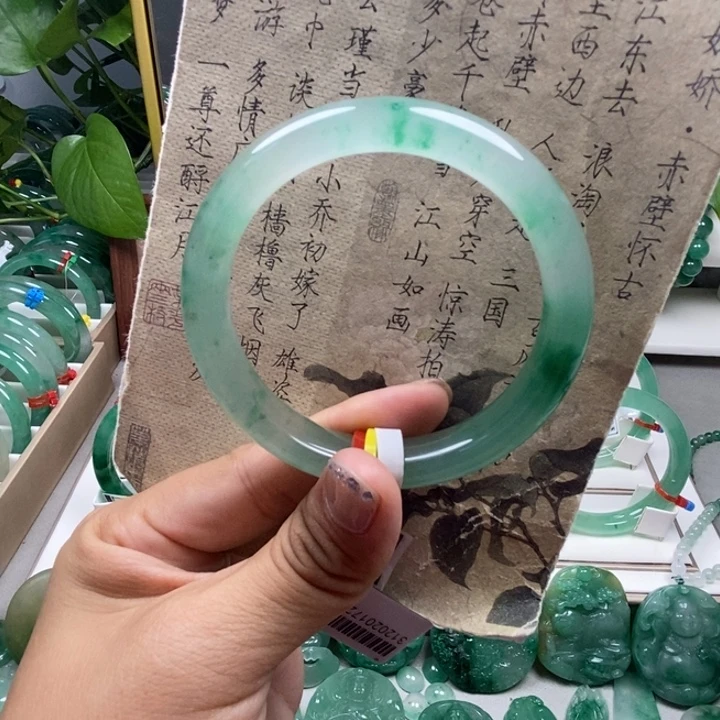 未镶嵌手镯石英质玉