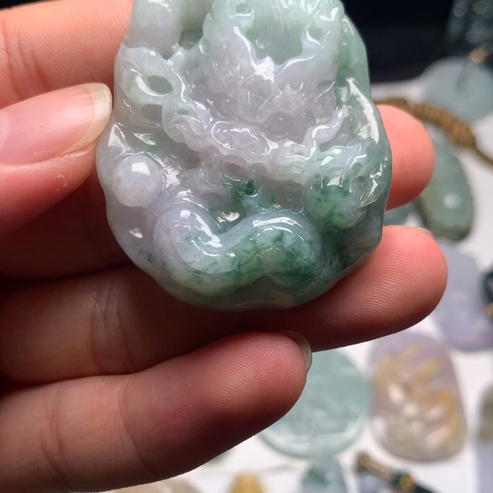 翡翠未镶嵌颈饰龙牌43