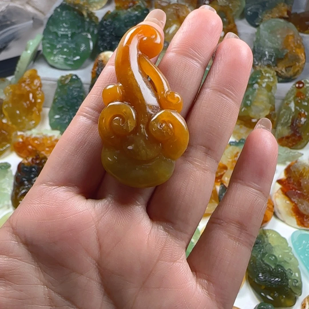 蛇纹石玉未镶嵌颈饰