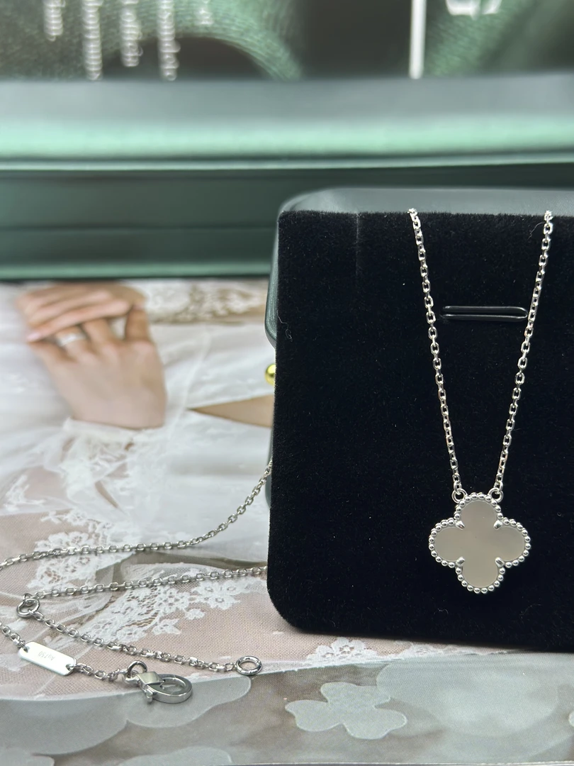 5.2克标准版18K真金精美小清新优雅白贝母四叶草单花项链15mm-K白