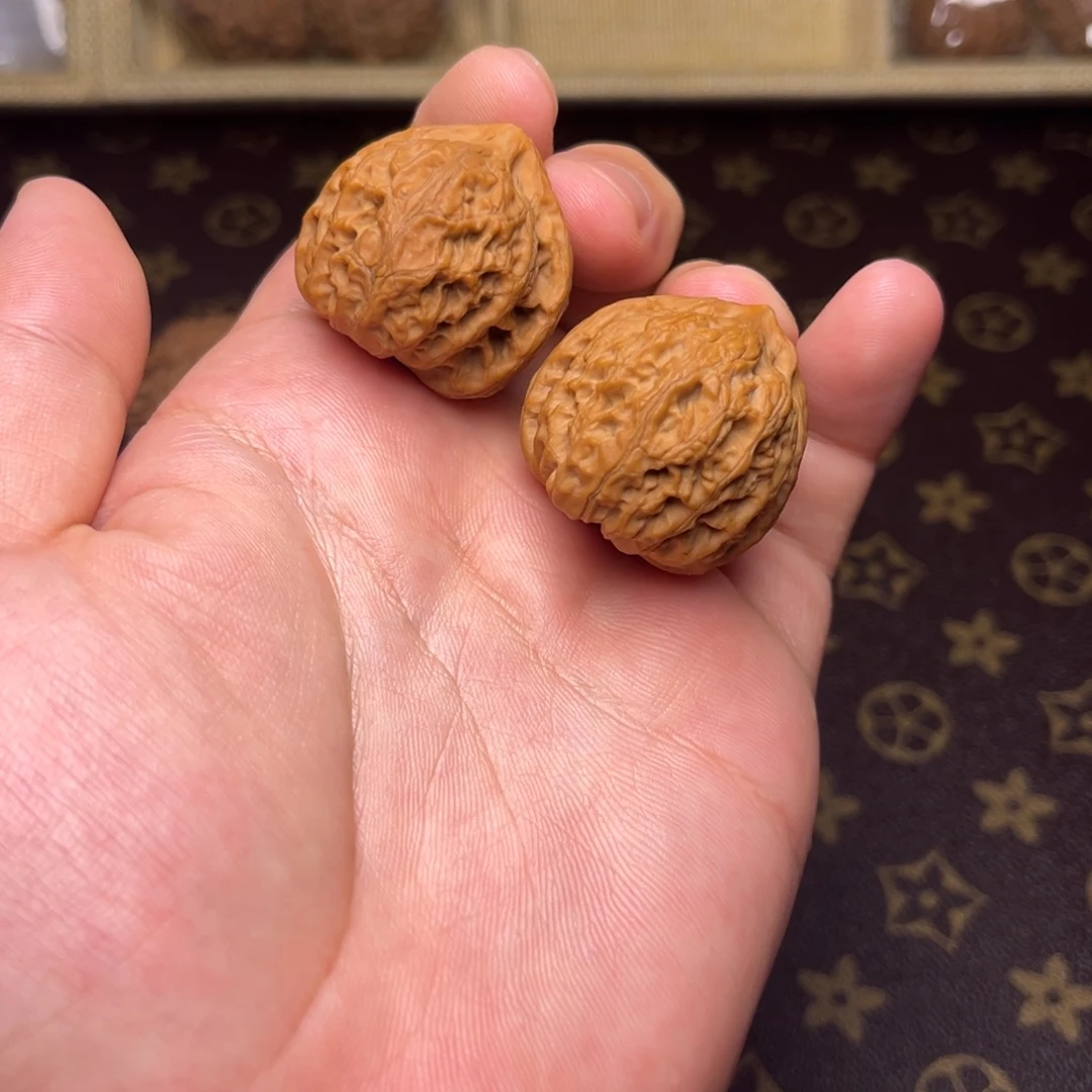 爱****把件文玩核桃32尺野生
