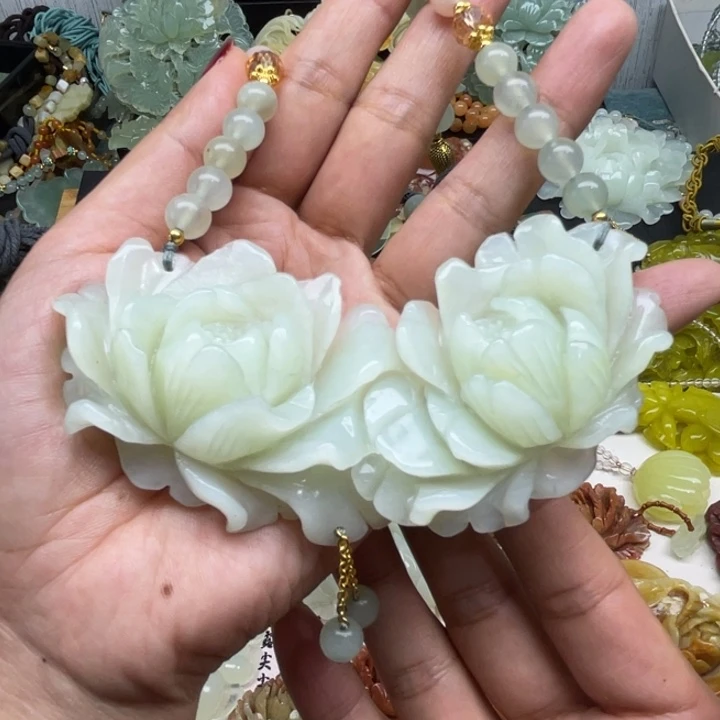 蛇纹石玉未镶嵌颈饰