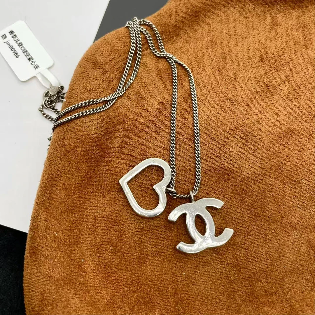 95新 Chanel/香奈儿 香奈儿银色双c爱心项链/jm00986