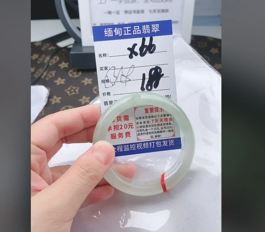 X66【缅甸翡翠 手镯】实物以直播间为准微色差G