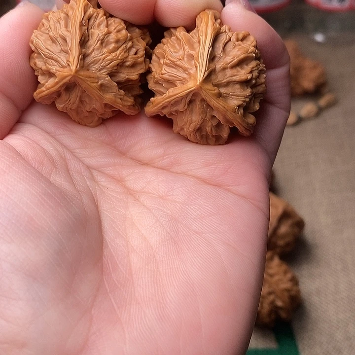 文玩核桃吊坠盘山三棱