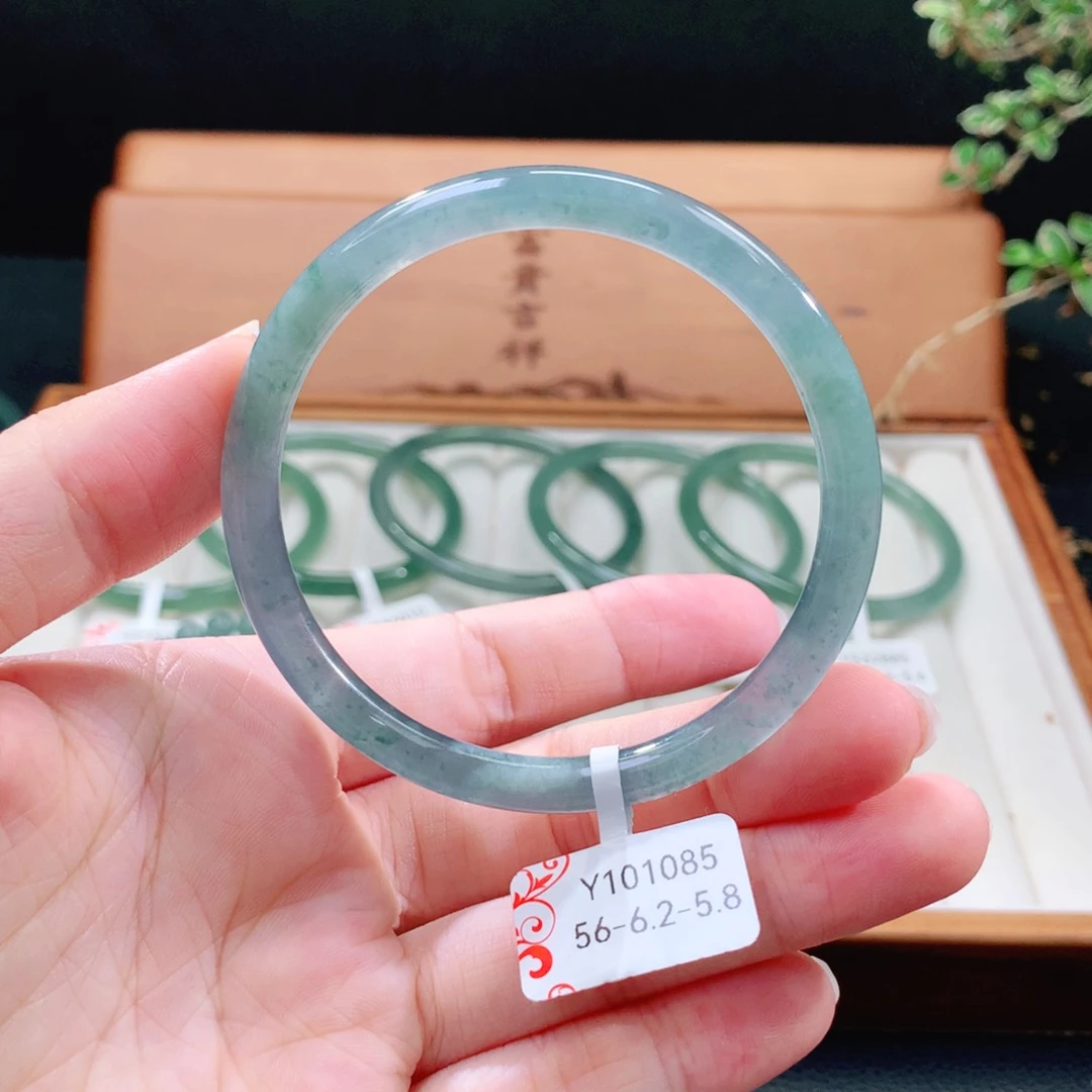 翡翠手镯（圆镯）未镶嵌