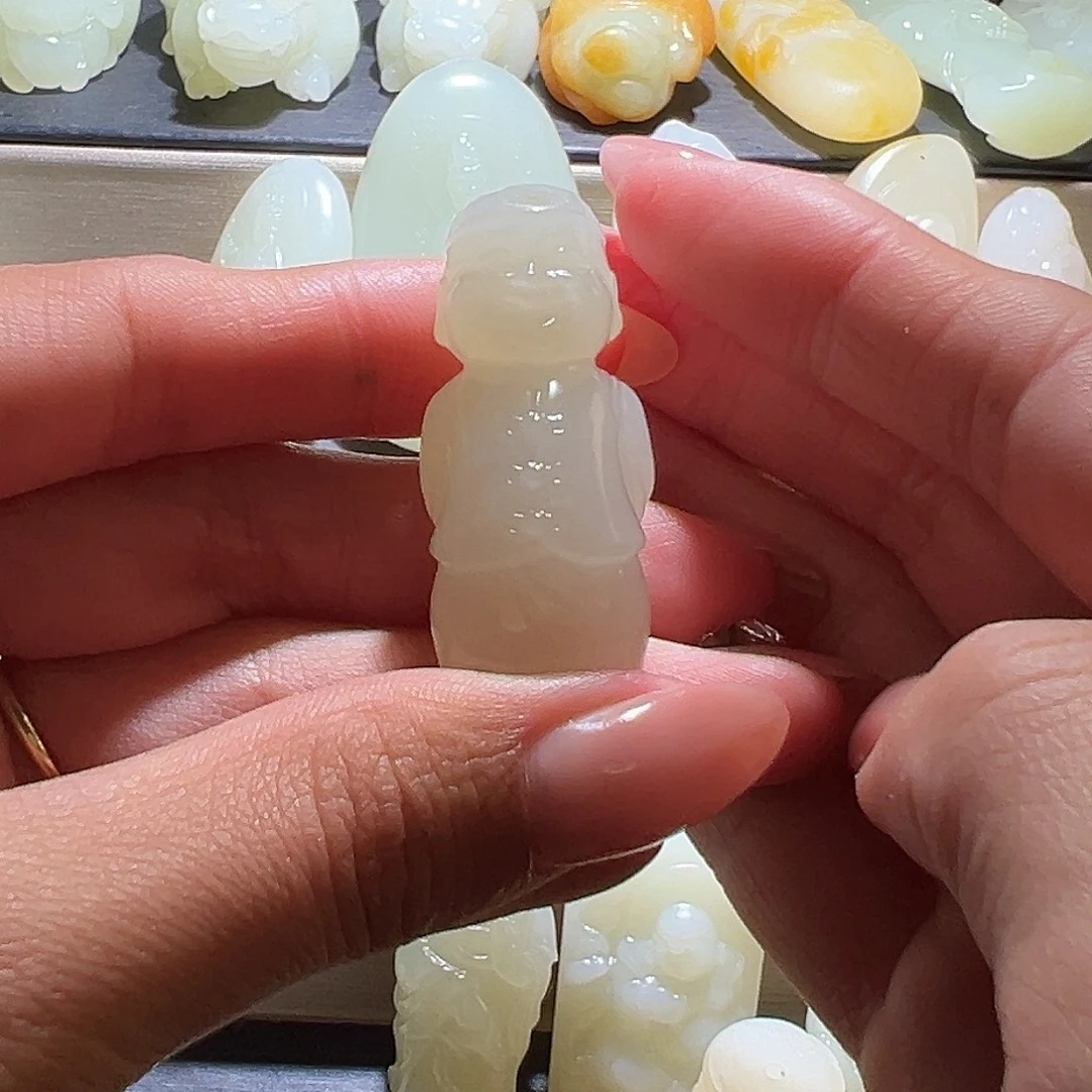 b***y和田玉未镶嵌颈饰