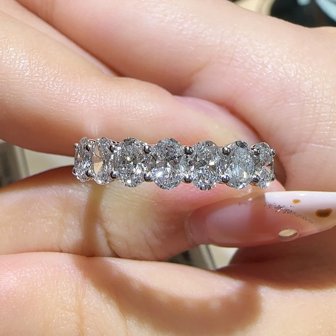 18K金镶嵌实验室培育钻石椭圆排戒1.4卡