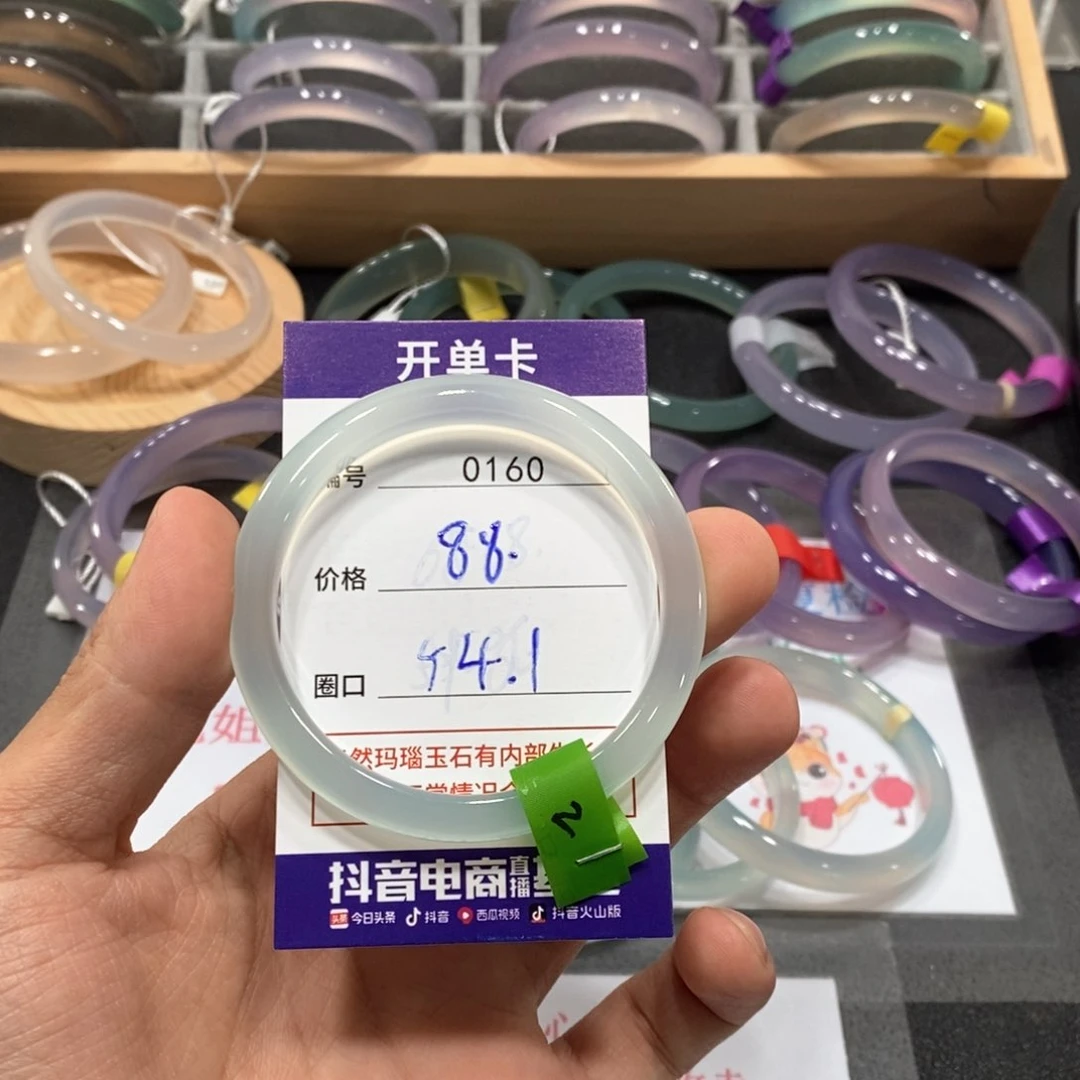 玛瑙/玉髓手镯未镶嵌仙****y160