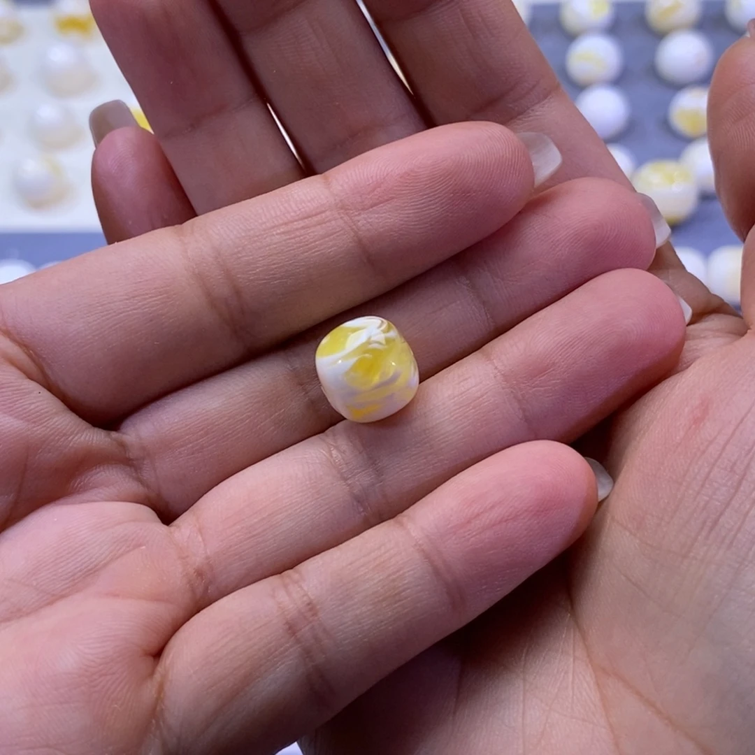 我***余未镶嵌琥珀珠宝奇石