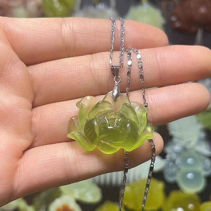 蛇纹石玉未镶嵌颈饰