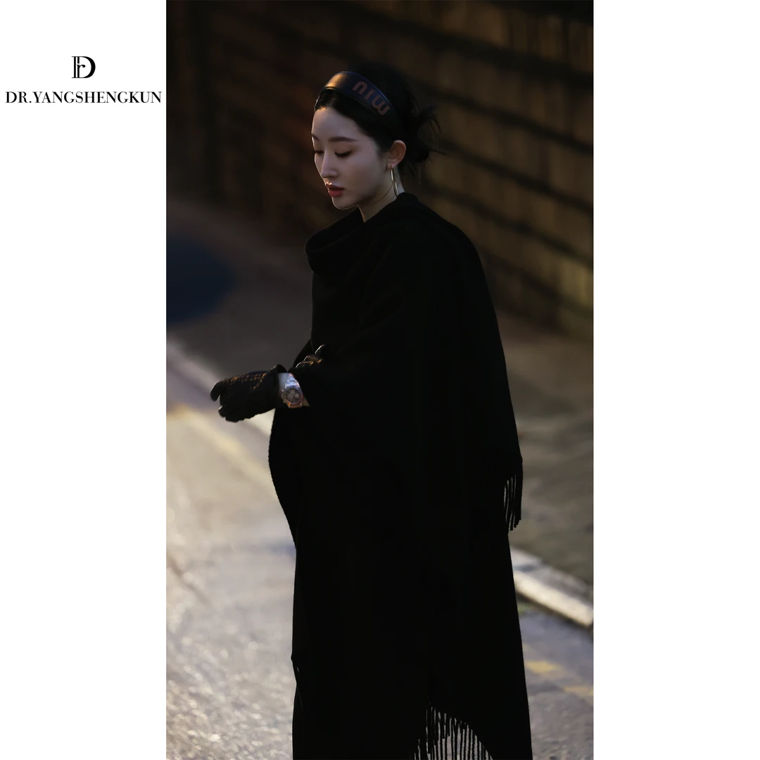 杨圣坤2025秋季新品极简大气羊毛百搭流苏斗篷披肩披风SL2581101