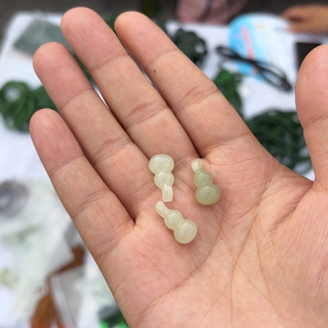 和田玉未镶嵌挂件小葫芦拍一发一。18尺寸