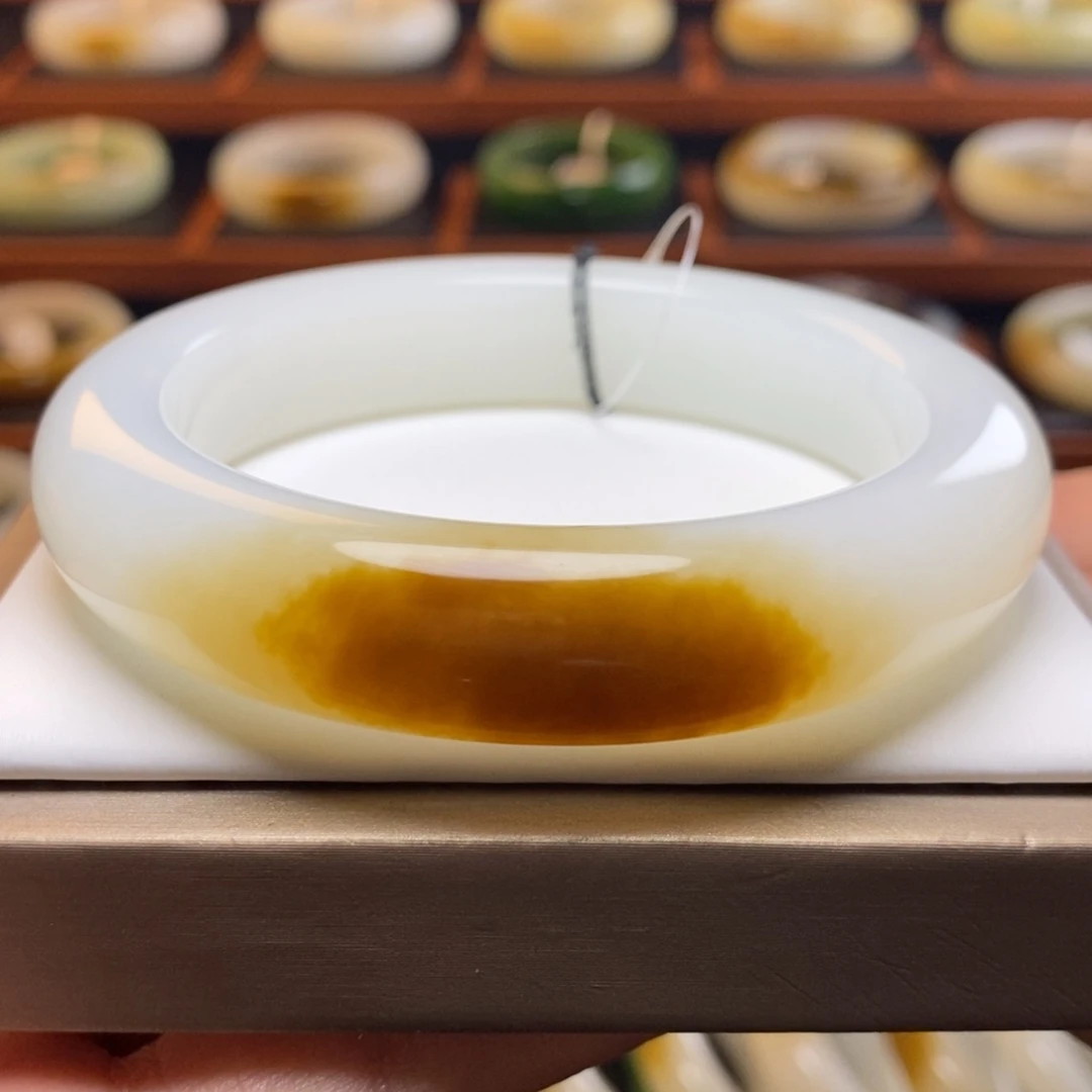 未镶嵌手镯和田玉60圈