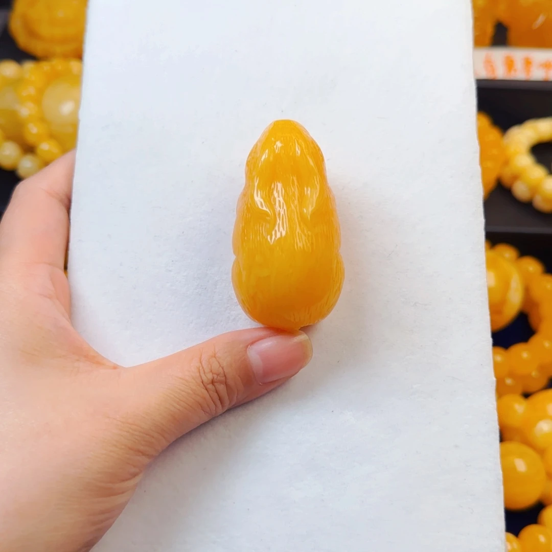 蜜蜡未镶嵌颈饰兔子吊坠