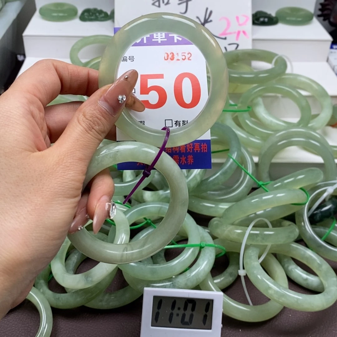 蛇纹石玉手镯未镶嵌