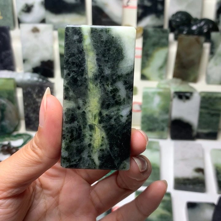 独山玉未镶嵌颈饰