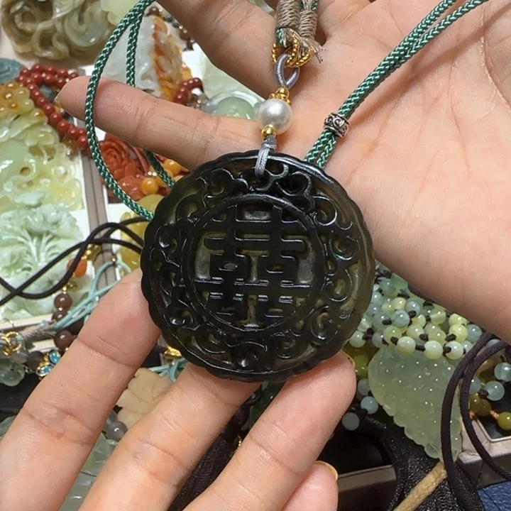 蛇纹石玉未镶嵌吊坠