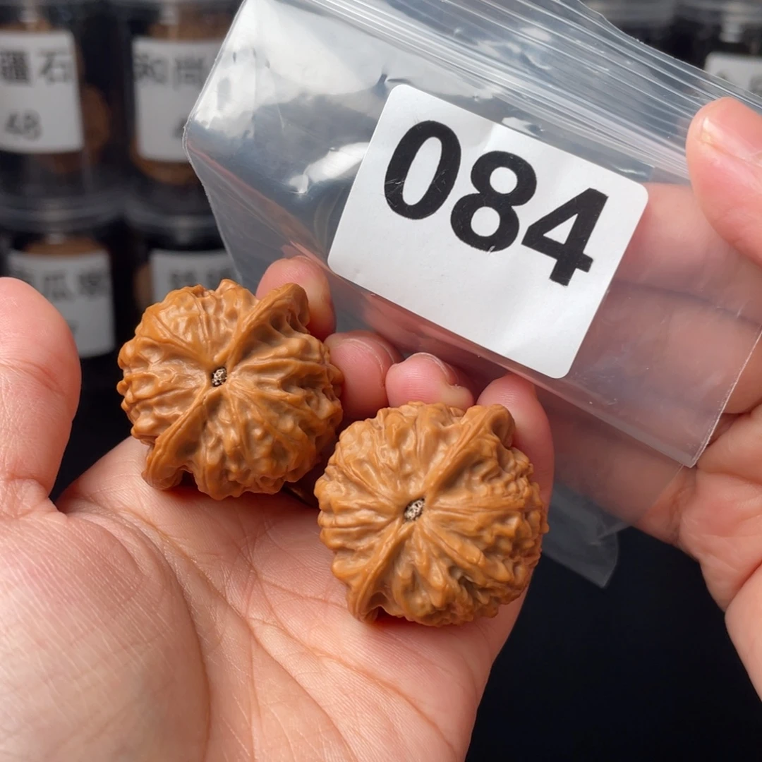 文玩核桃把件38金牛