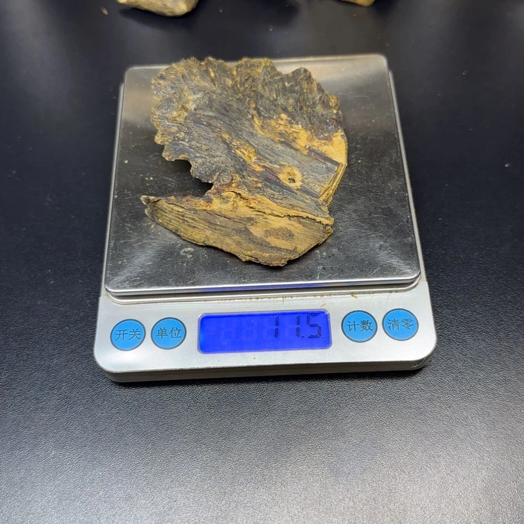 莱***头香榧木手工艺沉水虎斑皮料11克