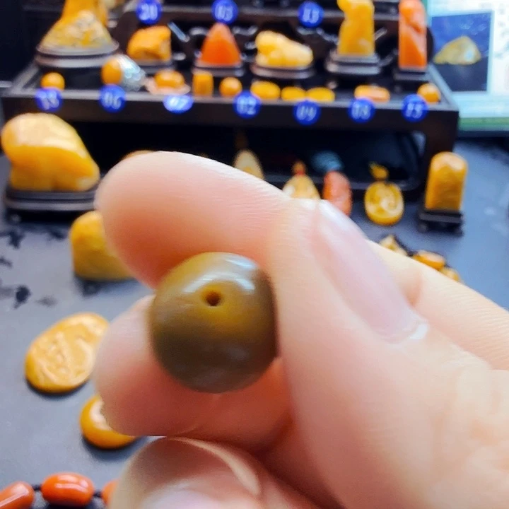 用***8田黄石田黄石珠子