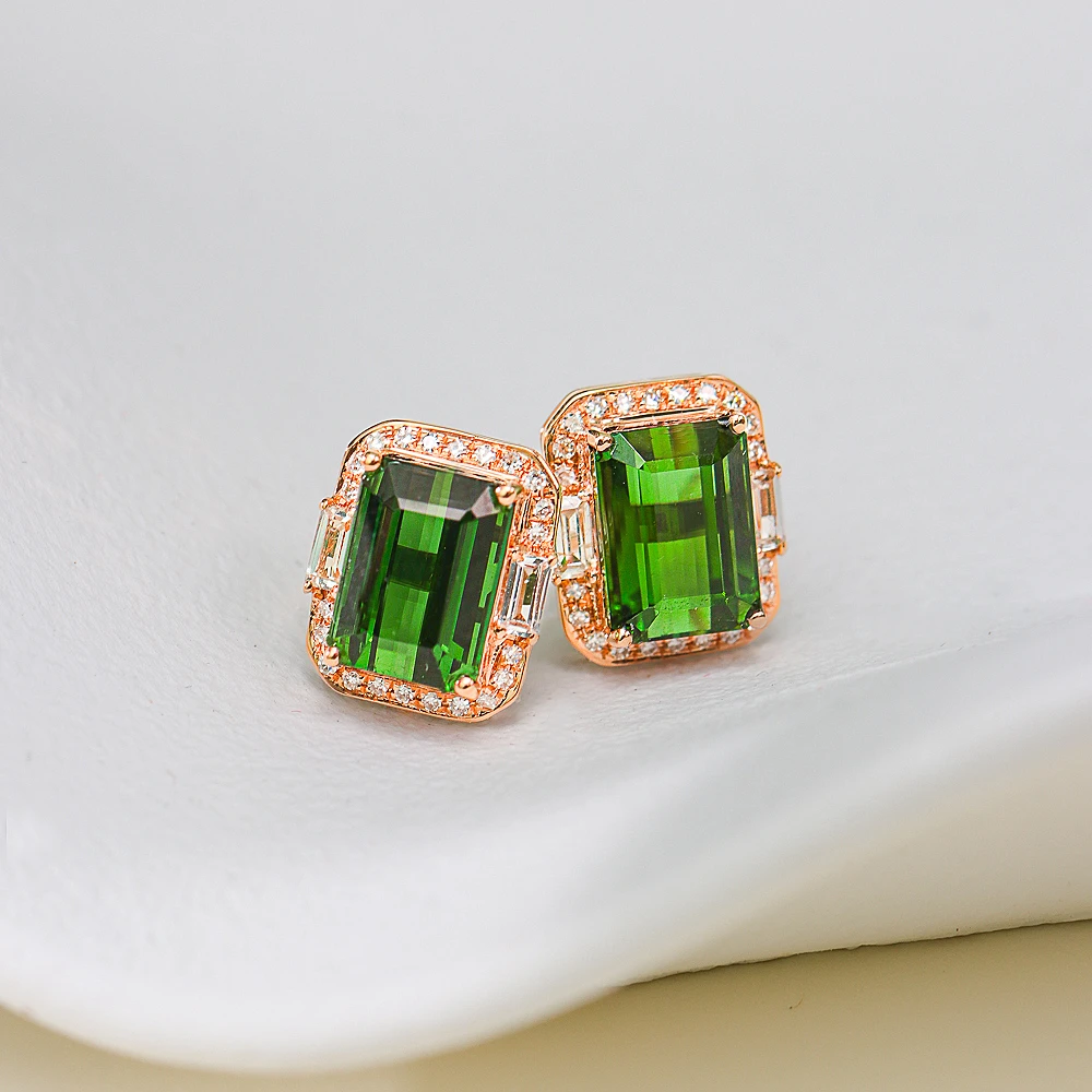 18K金绿碧玺耳钉5.8ct长方形电光绿满火彩深林绿净度干净，