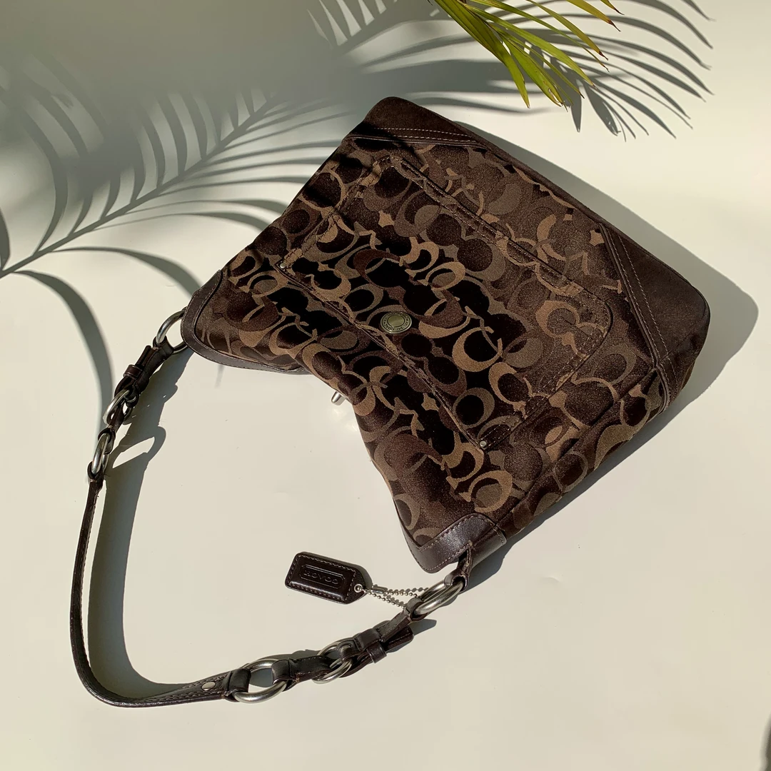 95新 COACH/蔻驰 经典复古老花巧克力色单肩腋下牛角垃圾袋