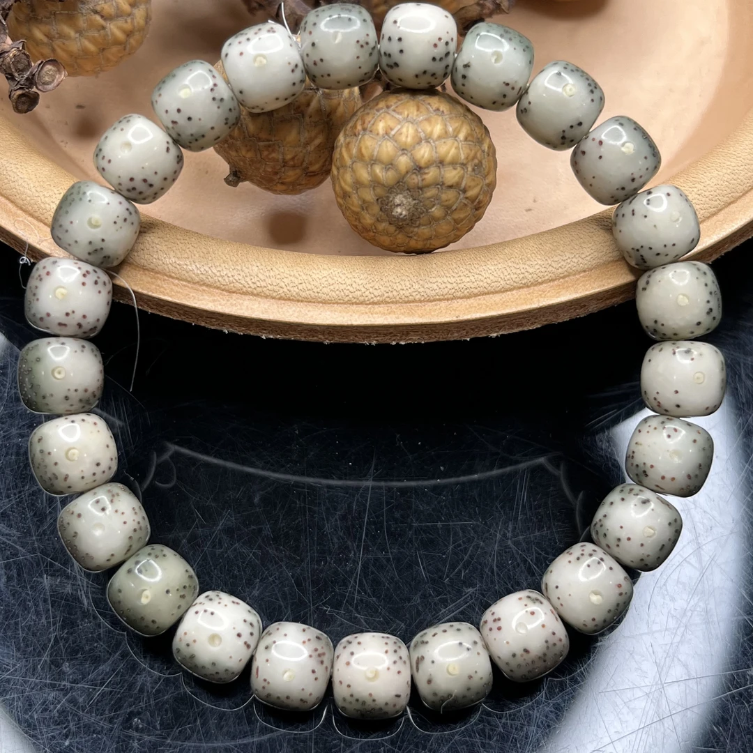 精品级9大留白冰糖玉化老型星月菩提手串A9BTYH
