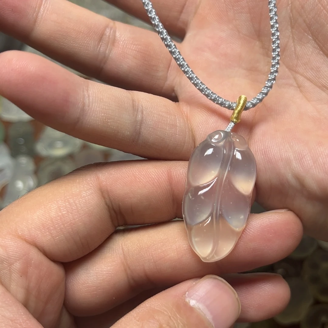 岫玉未镶嵌颈饰吊坠