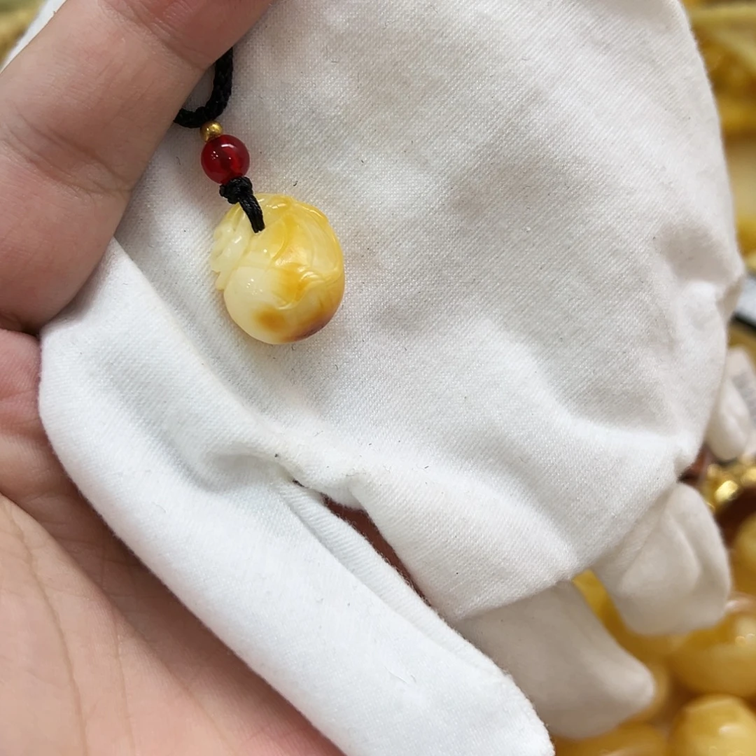 蜜蜡未镶嵌珠宝奇石