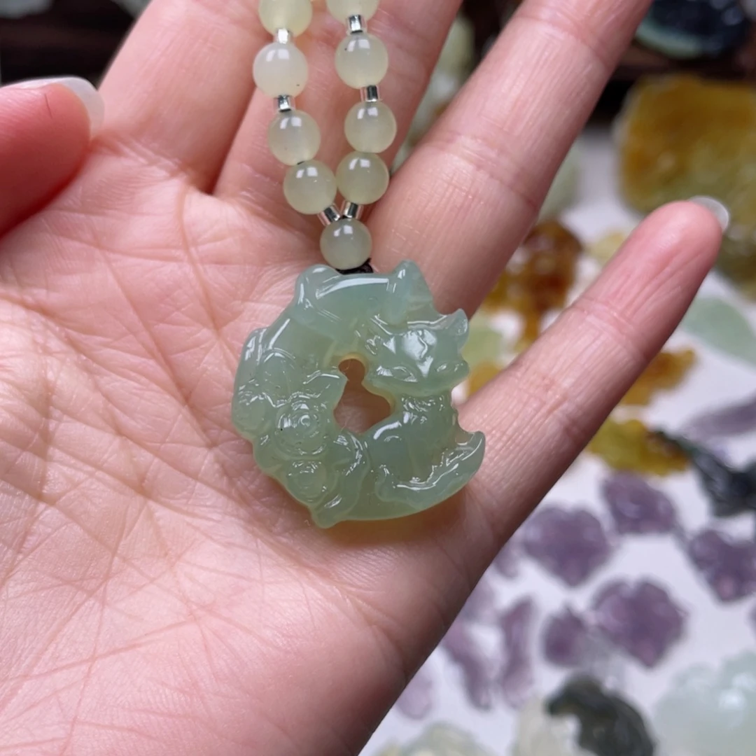 蛇纹石玉颈饰未镶嵌