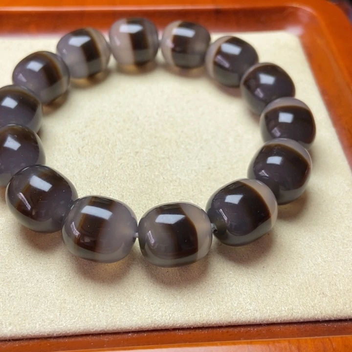 玛瑙/玉髓未镶嵌手串灰冰底 俏色黑一线 老型珠