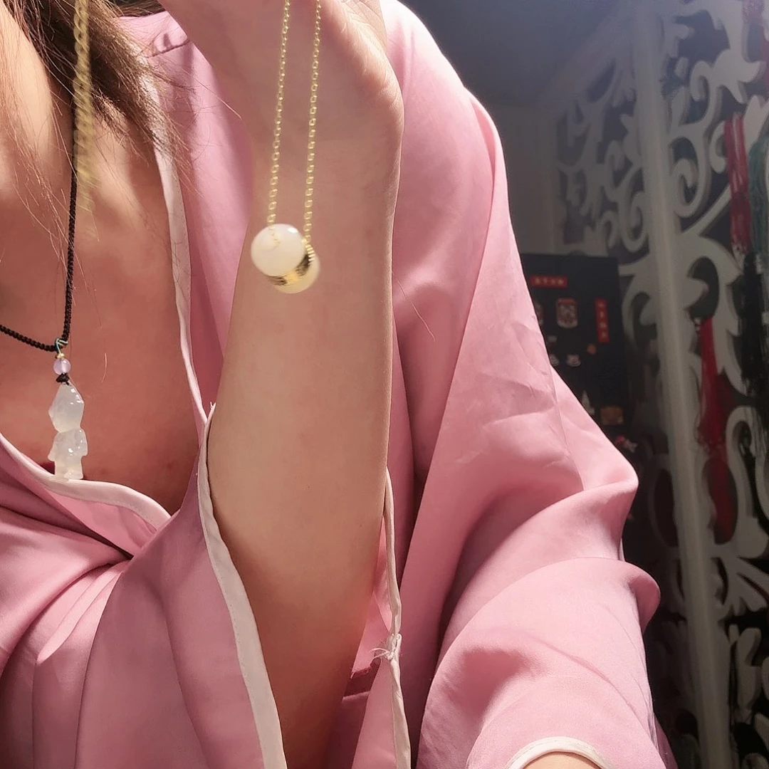 和田玉颈饰18K金镶嵌路路通