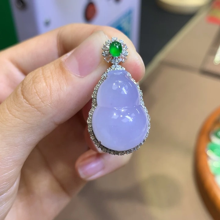 翡翠18K金镶嵌颈饰翡翠