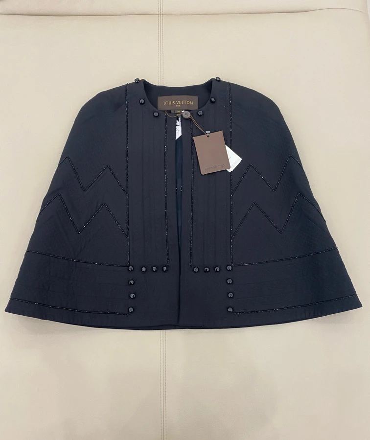 全新未使用 LouisVuitton/路易威登 LV 黑色拉链斗篷 36码