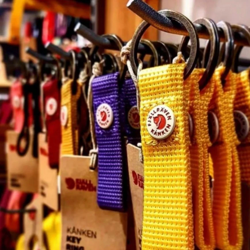 简约经典挂饰书包挂件男女款百搭钥匙扣合金情侣款背包配饰