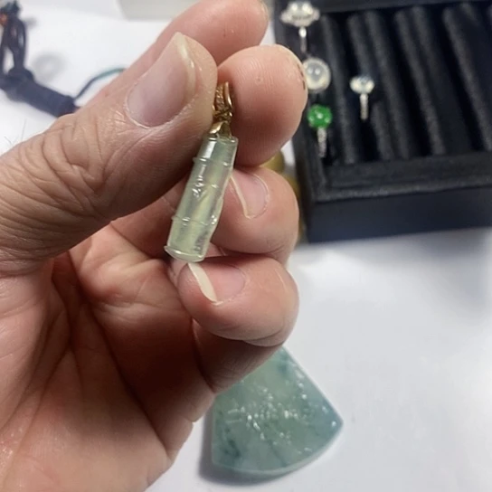翡翠未镶嵌吊坠(不含链)