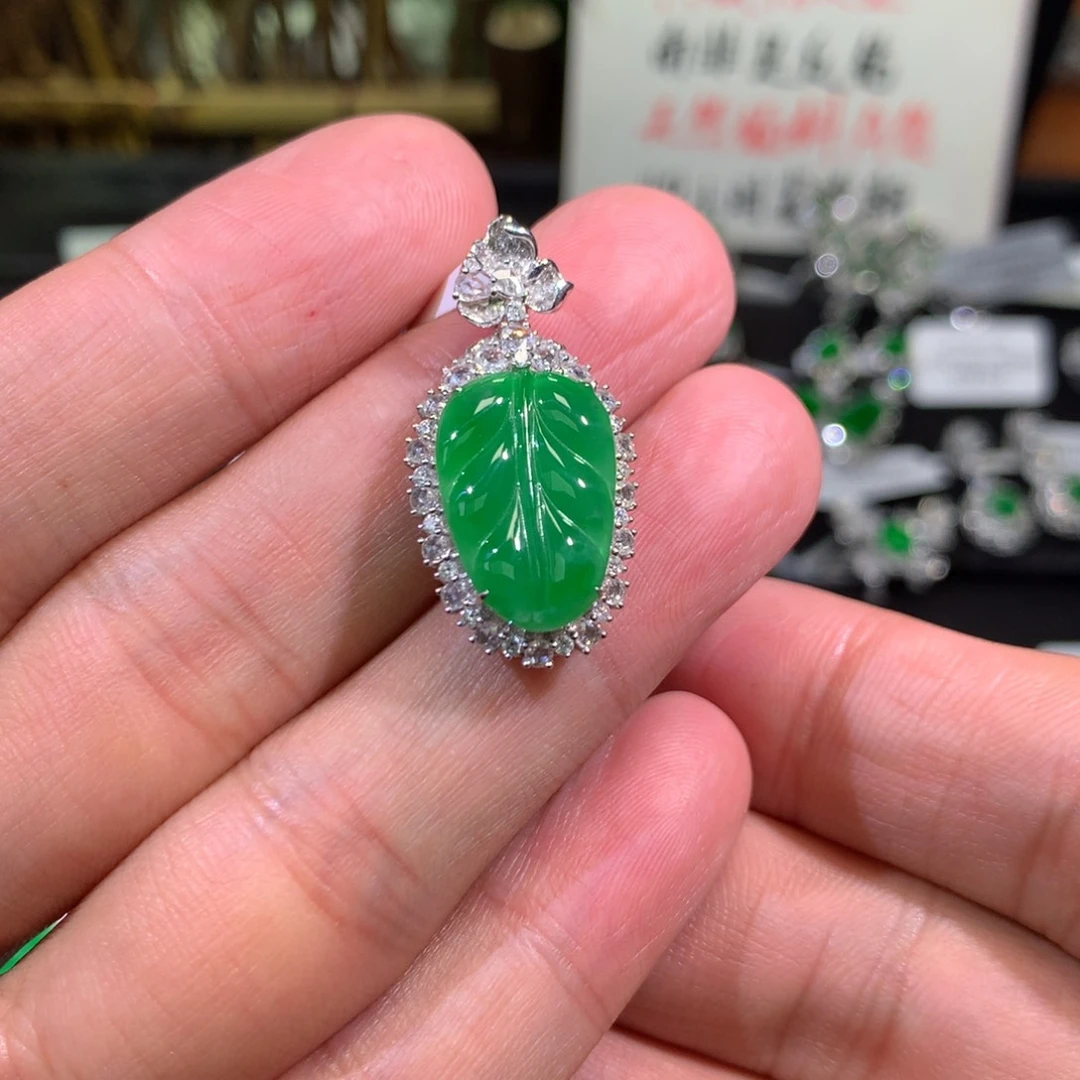 【闪购商品】翡翠吊坠(不含链)18K金镶嵌叶子