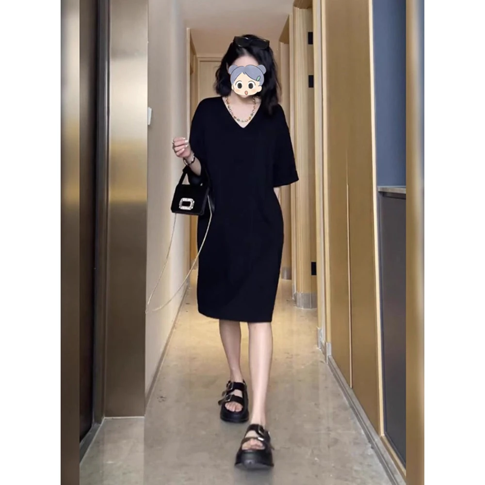 大码黑色V领连衣裙女2025夏季新款气质简约胖MM宽松显瘦通勤裙子
